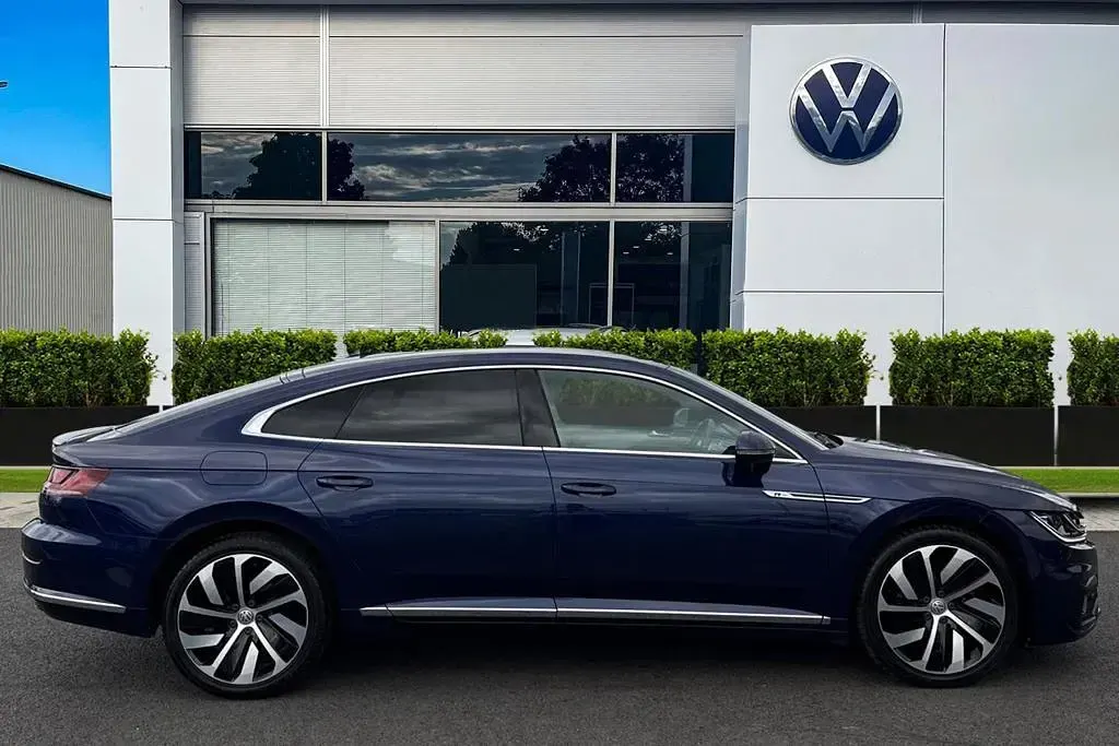 Used VW Arteon R-line 150 HP (110 kW) 2019 Blue Hatchback