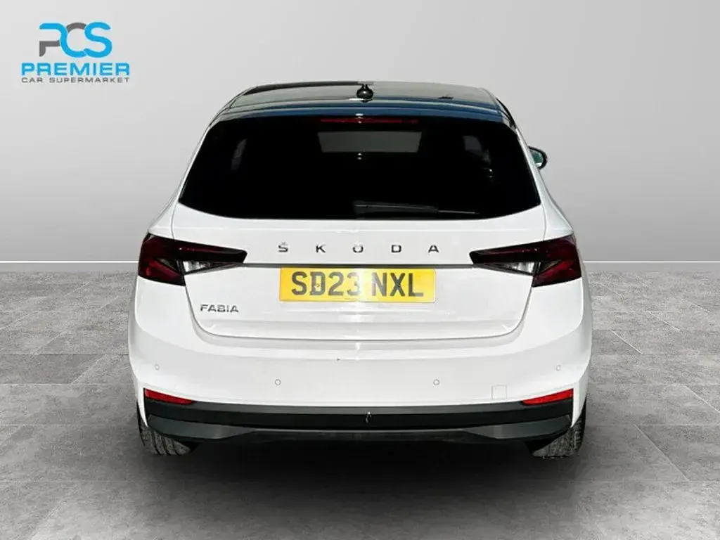 Used Skoda Fabia Colour Edition 79 HP (58 kW) 2023 White Hatchback