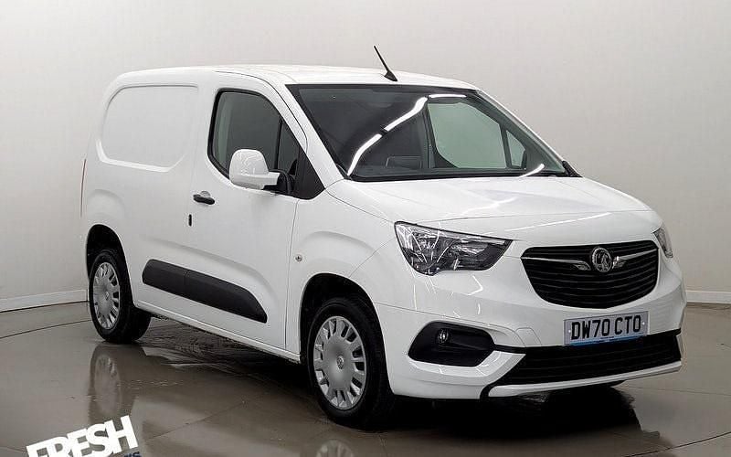 White Used 2021 Vauxhall Combo Sportive MPV | £8,599 (Good price) - Image 1/4