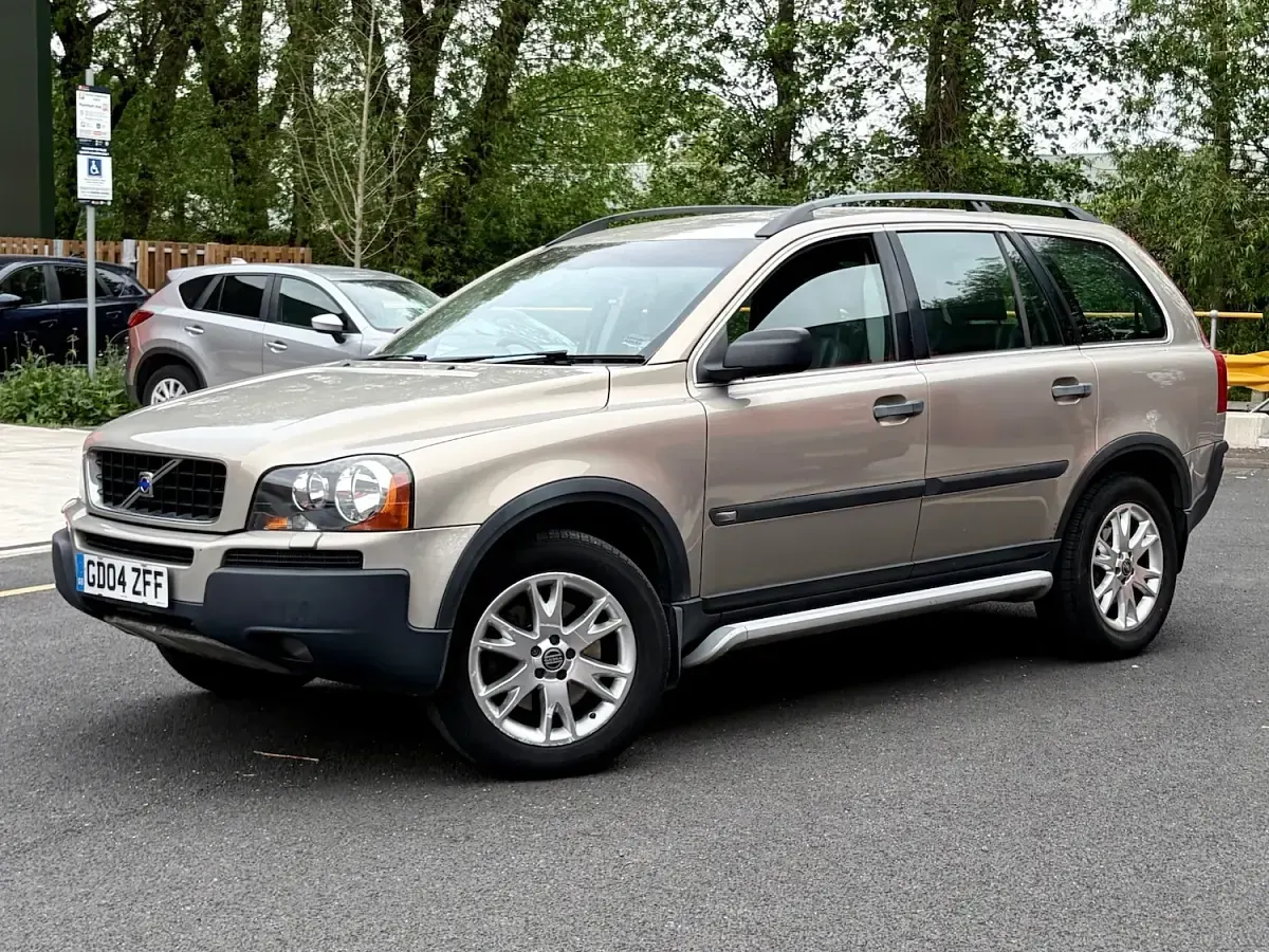 Begagnad Volvo XC90 SE 185 HK (136 kW) 2005 Guld SUV