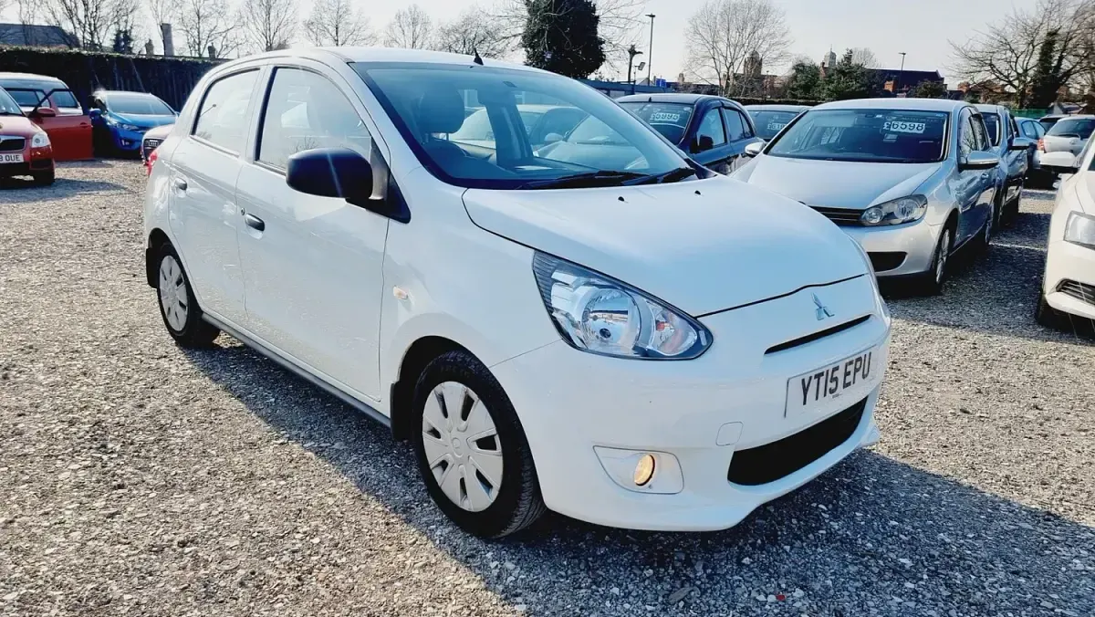 Used Mitsubishi Mirage 71 HP (52 kW) 2015 White Hatchback