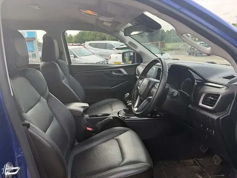 Used Isuzu D-Max 163 HP (119 kW) 2022 Blue Pickup