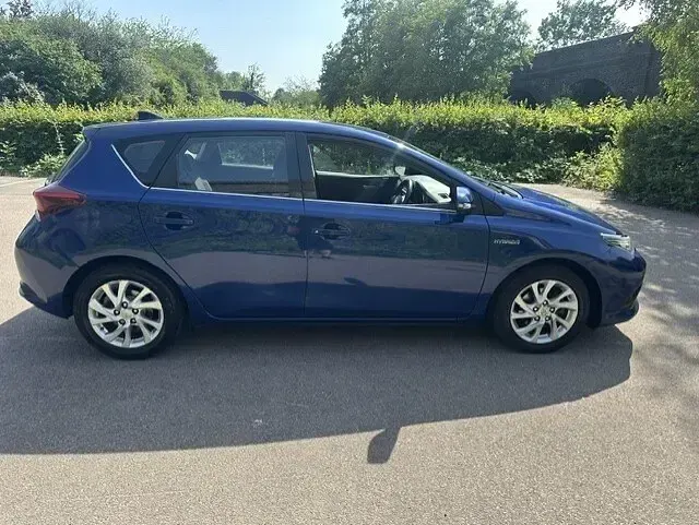 Used Toyota Auris Hybrid Business Edition 2017 Blue Hatchback