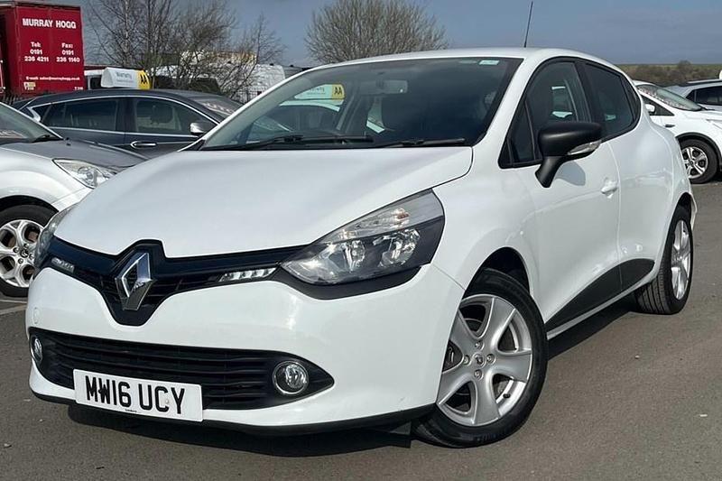 Used Renault Clio IV Play 2016 White Hatchback