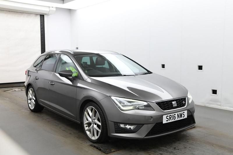 Begagnad Seat Leon FR 150 HK (110 kW) 2016 Grå Kombi