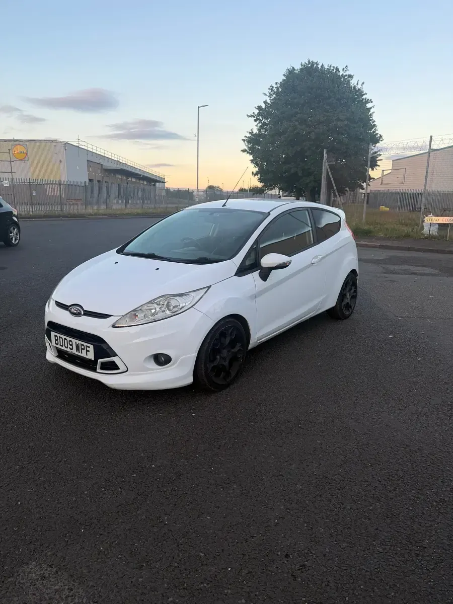 Used Ford Fiesta Zetec 2009 White Hatchback