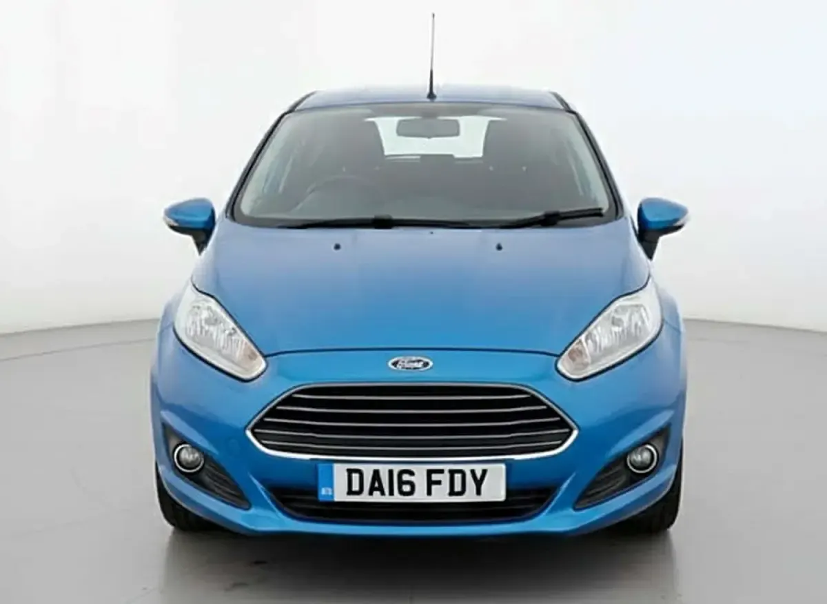 Używany Ford Fiesta Titanium 2016 Niebieski Hatchback