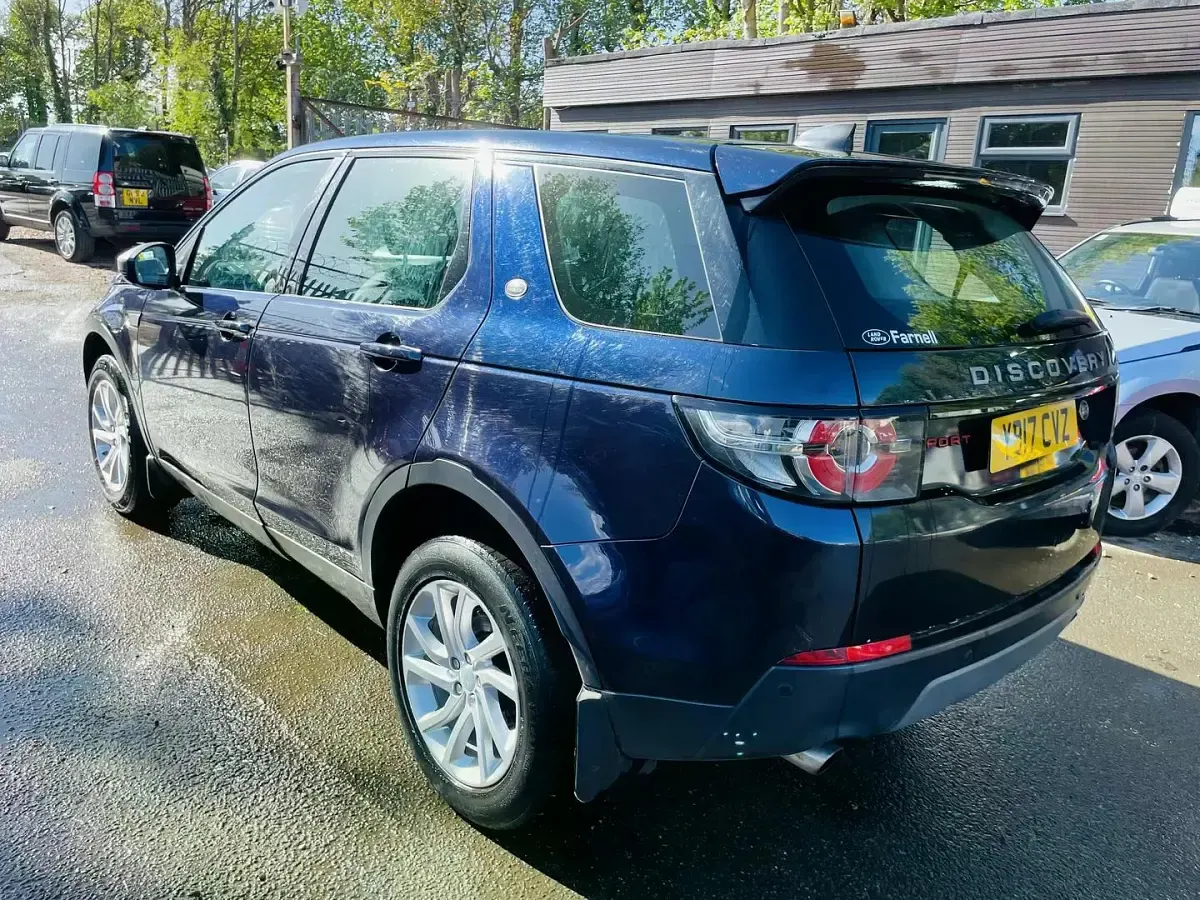 Used Land Rover Discovery 5 SE 2017 Blue SUV