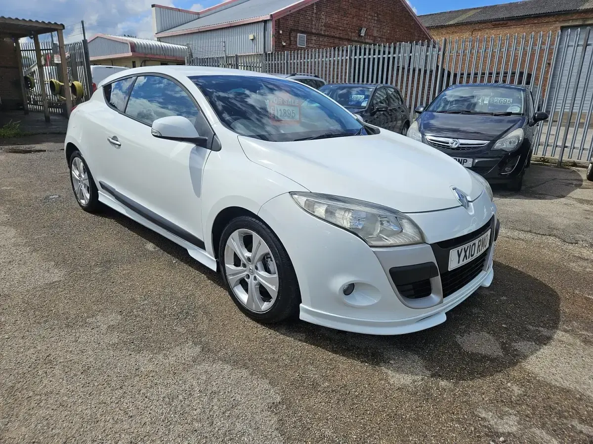 Used Renault Mégane Coupé Dynamique 2010 White Coupe
