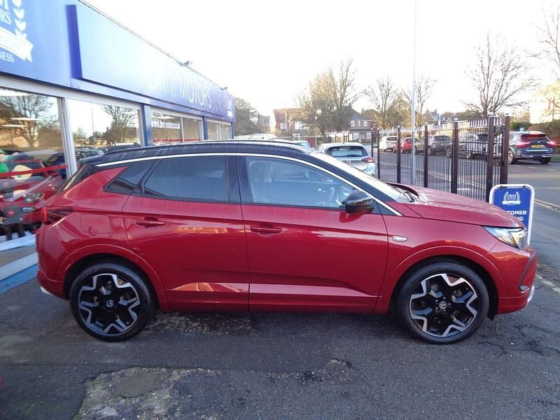 Used Vauxhall Grandland X Elite 130 HP (95 kW) 2022 Red SUV