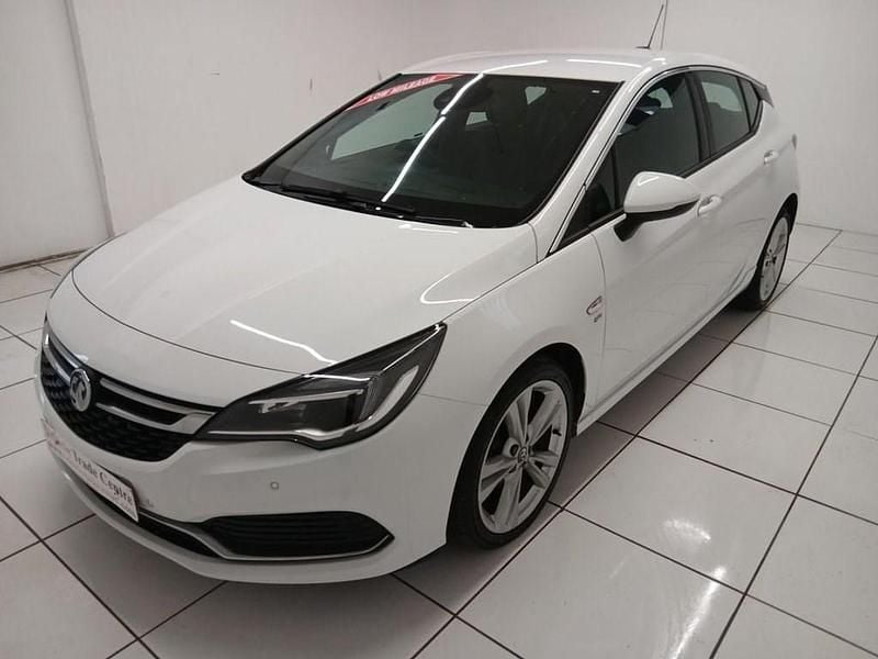 Used Vauxhall Astra SRi 150 HP (110 kW) 2017 White Hatchback