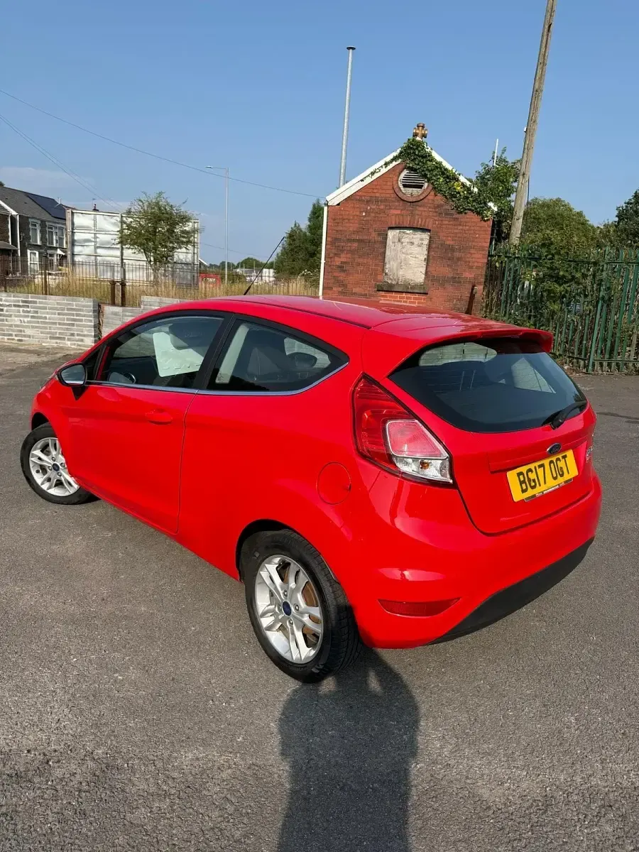 Used Ford Fiesta Zetec 82 HP (60 kW) 2017 Red Hatchback