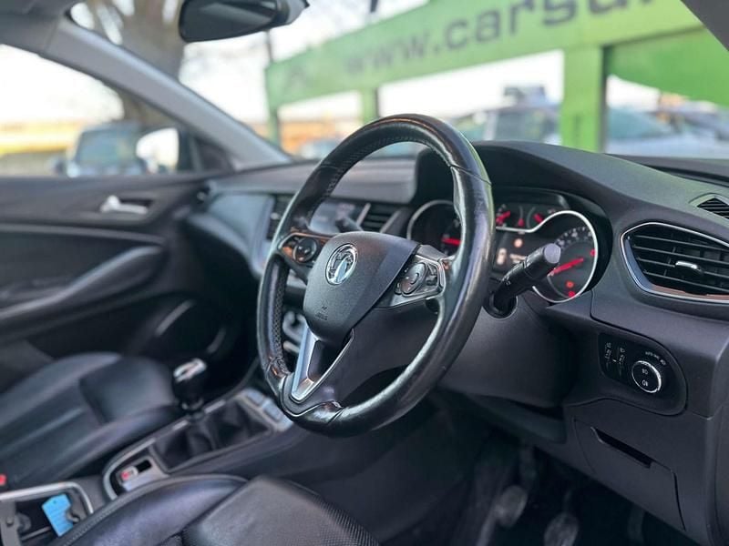 Used Vauxhall Grandland X Elite 120 HP (88 kW) 2018 White SUV