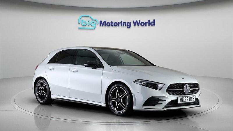 Used Mercedes A180 AMG line 136 HP (100 kW) 2022 White Hatchback