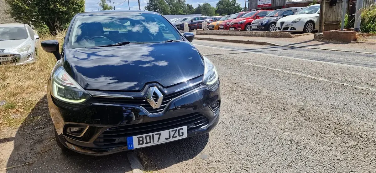 Used Renault Clio Signature 90 HP (66 kW) 2017 Black Hatchback