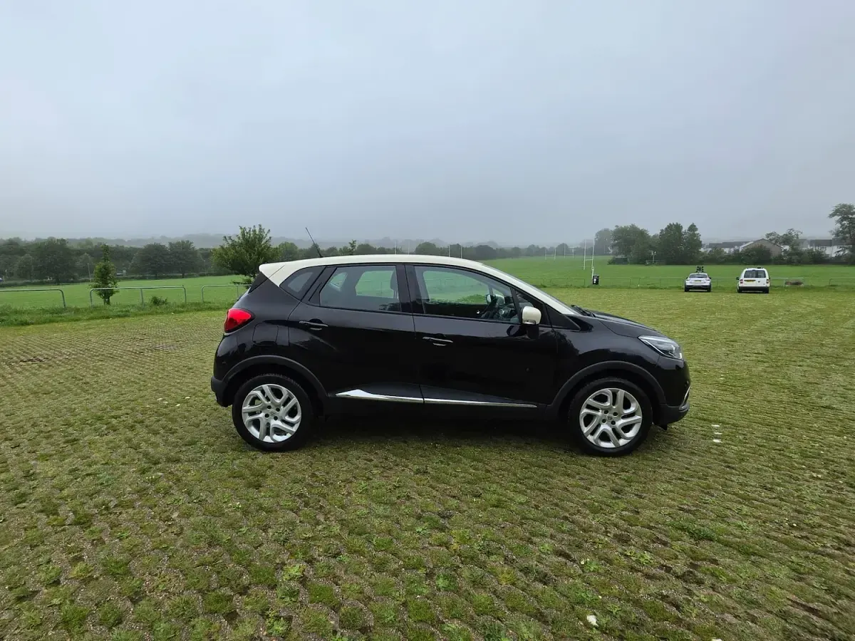 Used Renault Captur Dynamique 90 HP (66 kW) 2013 Black SUV