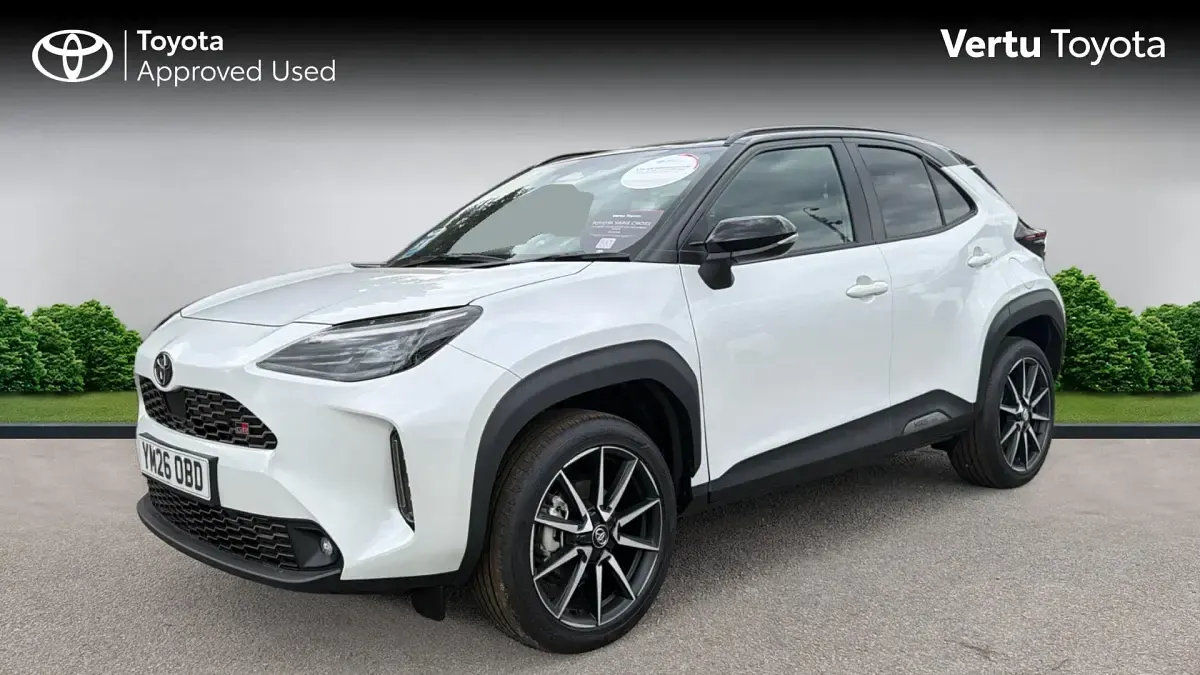 New Toyota Yaris Hybrid Sport 130 HP (95 kW) 2026 Platinum white pearl bitone (premium paint) Estate
