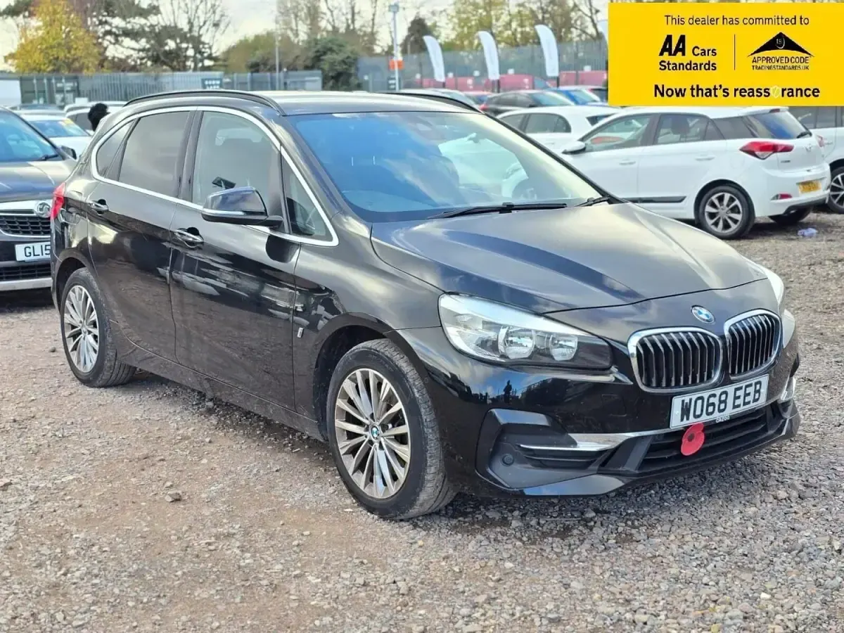 Begagnad BMW 225 Luxury Line 2019 Svart Minibuss