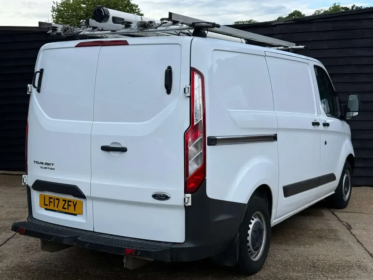 Used Ford Transit Custom 105 HP (77 kW) 2017 White Van