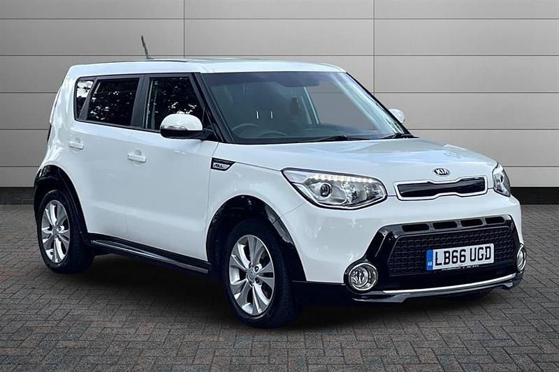 Clear white Used 2017 Kia Soul 2 SUV | £6,895 (Good price) - Image 1/2
