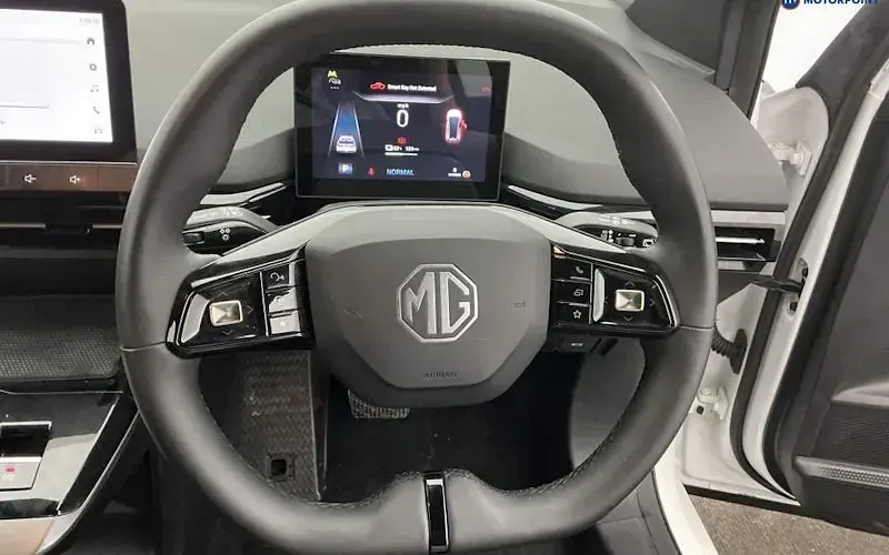 Used MG MG4 EV SE 150 kW (204 HP) 2024 White Hatchback