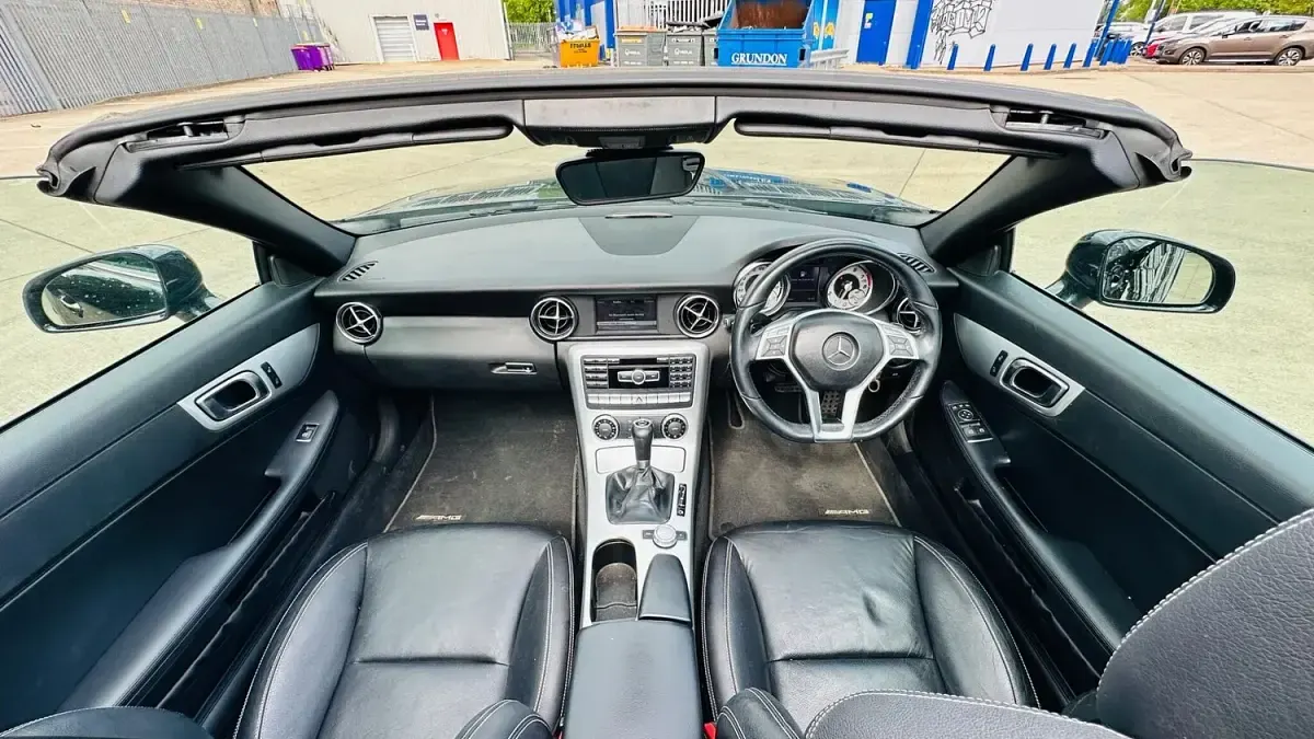 Begagnad Mercedes SLK200 AMG 184 HK (135 kW) 2014 Svart Cab