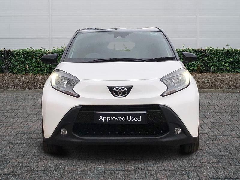 Used Toyota Aygo X 72 HP (52 kW) 2023 White SUV