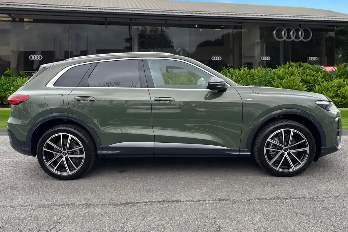 Ny Audi Q5 S-Line 268 HK (197 kW) 2026 Grön SUV