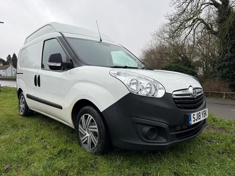 Used Vauxhall Combo 105 HP (77 kW) 2018 White Van