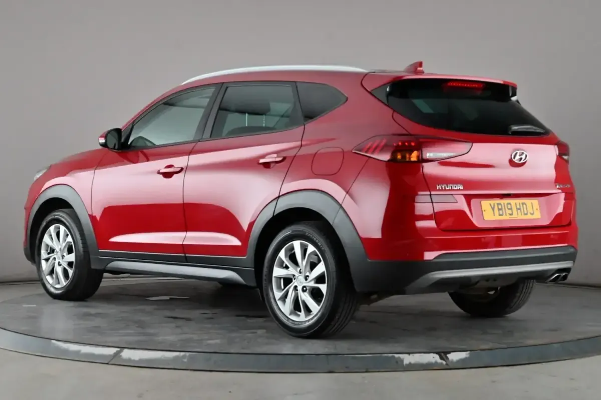 Used Hyundai Tucson SE 115 HP (84 kW) 2019 Red SUV