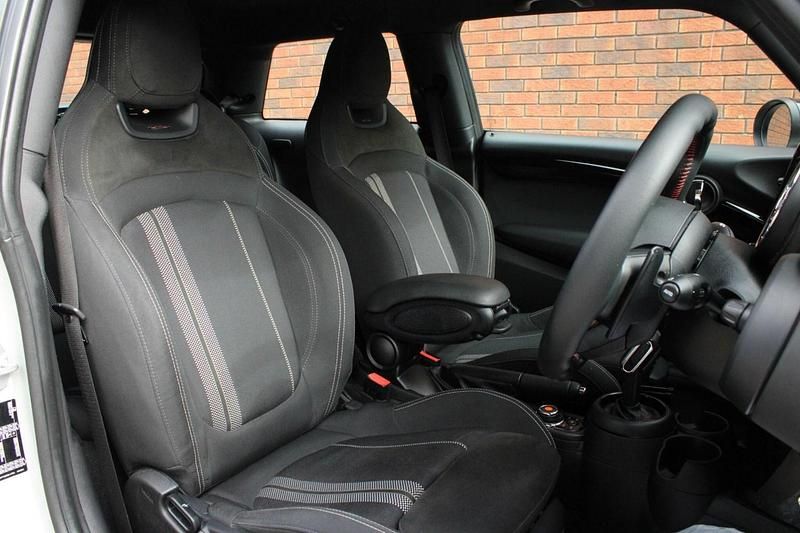 Usado Mini Cooper S Hatch 2019 Prateado Citadino