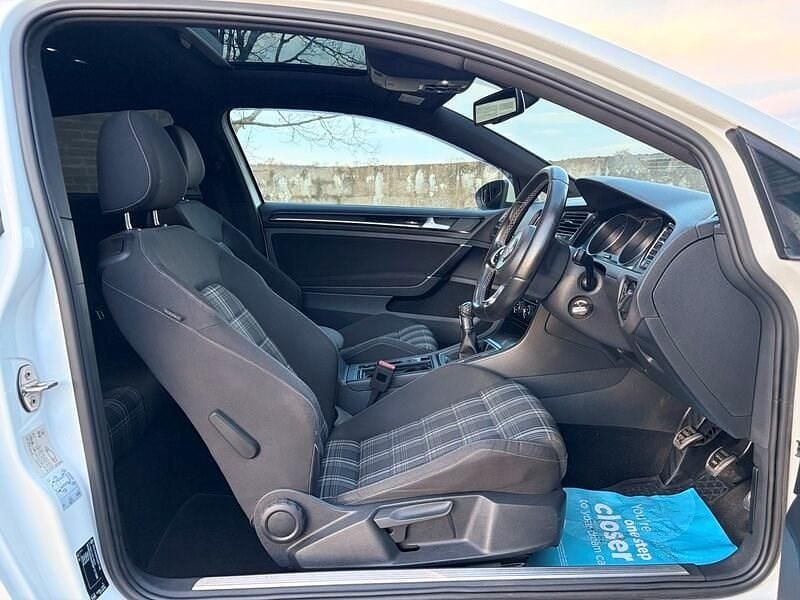 Used VW Golf VII GTD 181 HP (133 kW) 2016 White Hatchback