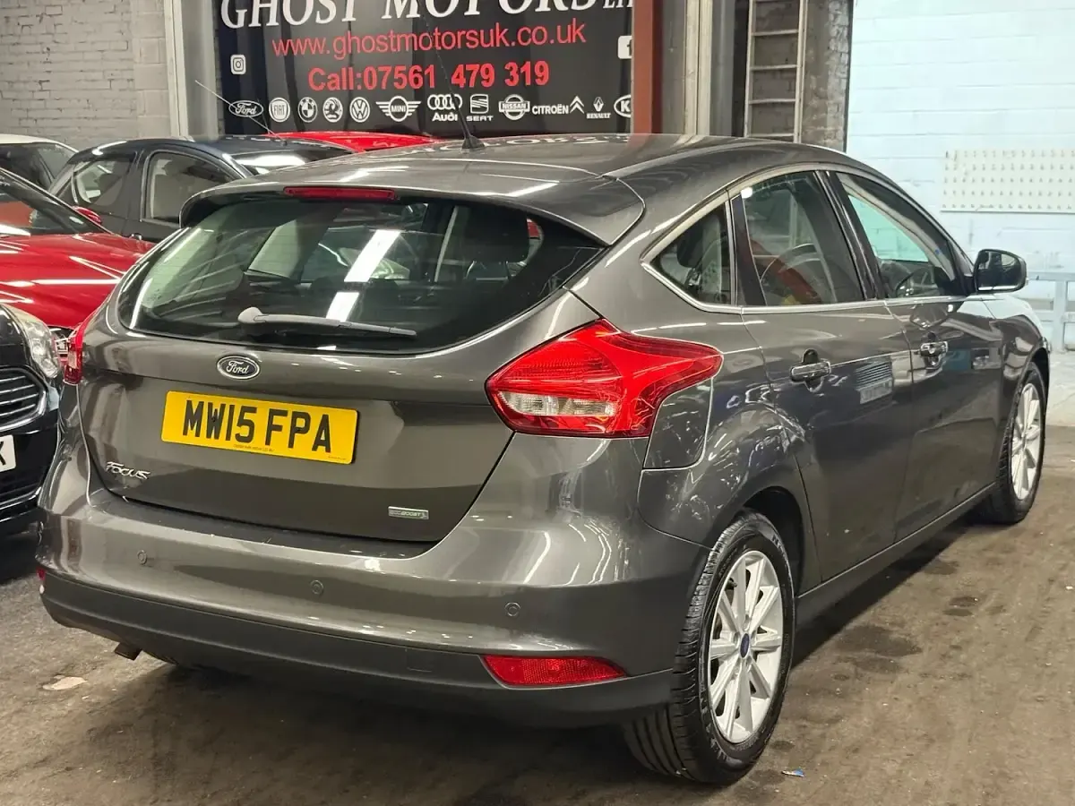 Used Ford Focus Titanium 125 HP (91 kW) 2015 Grey Hatchback