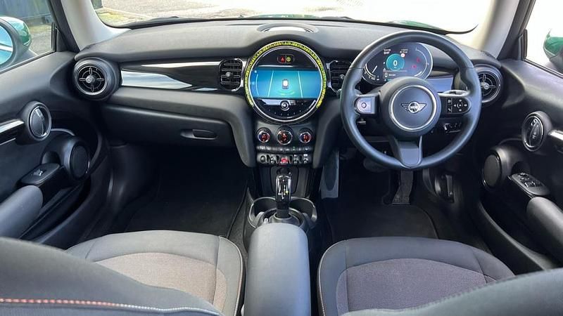 Used Mini Cooper Classic 134 HP (98 kW) 2022 Green Hatchback