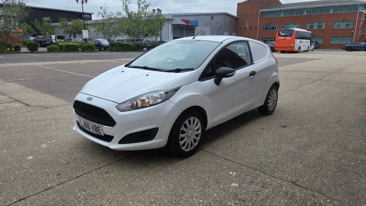 Usado Ford Fiesta 75 HP (55 kW) 2016 Branco Citadino