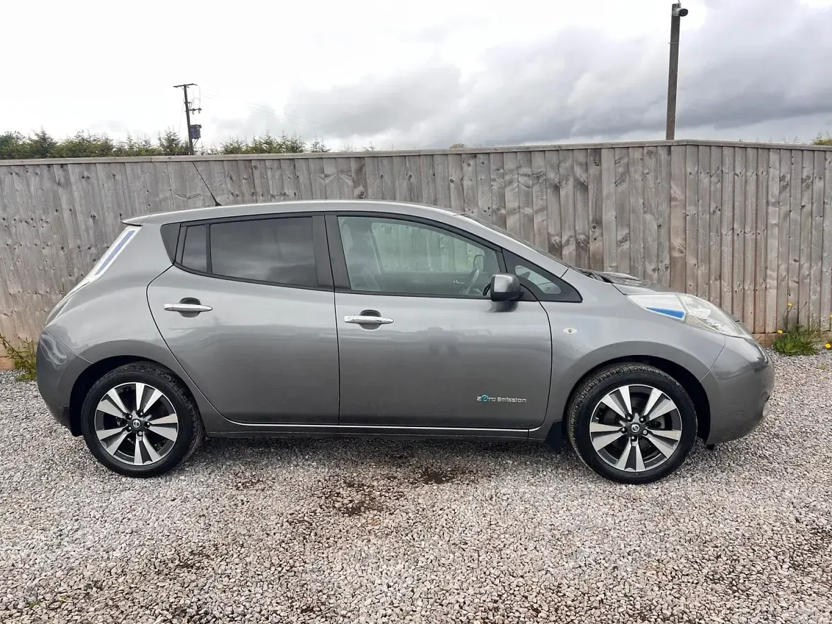 Used Nissan Leaf Tekna 80 kW (109 HP) 2017 Grey Hatchback