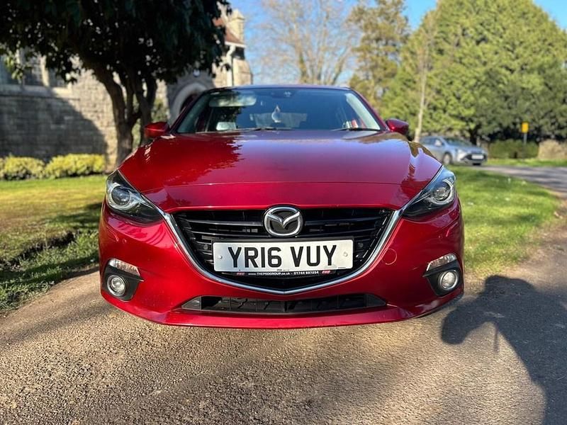 Used Mazda 3 Inclusive 105 HP (77 kW) 2016 Red Hatchback