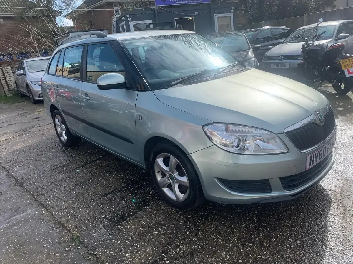 Used Skoda Fabia SE 105 HP (77 kW) 2010 Green Estate