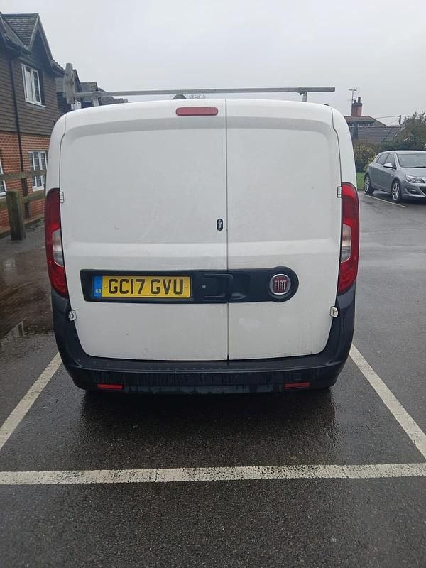 Begagnad Fiat Doblò 95 HK (69 kW) 2017 Vit Minibuss