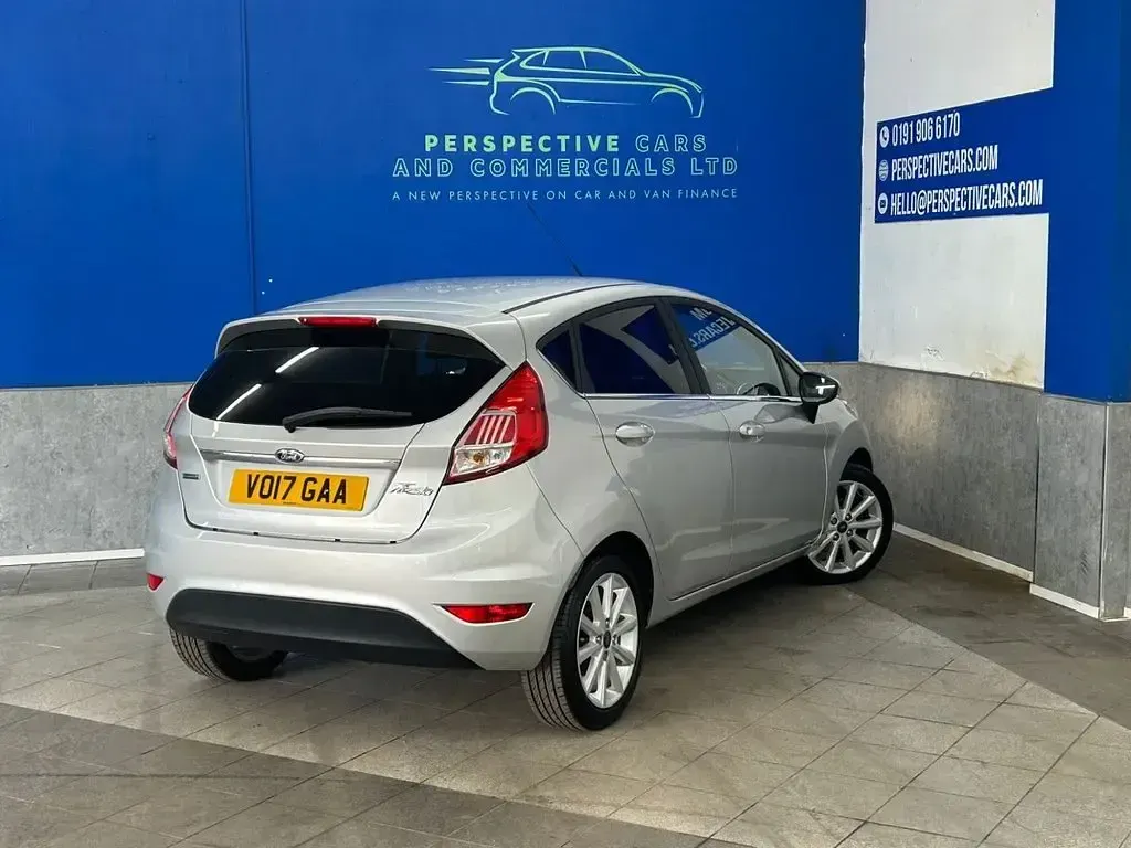 Used Ford Fiesta Titanium 100 HP (73 kW) 2017 Silver Hatchback