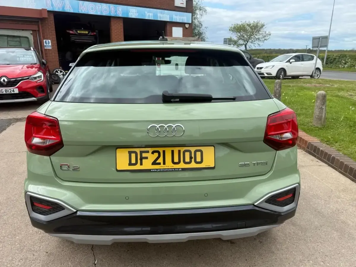 Gebraucht Audi Q2 Sport 150 PS (110 kW) 2021 Grün SUV