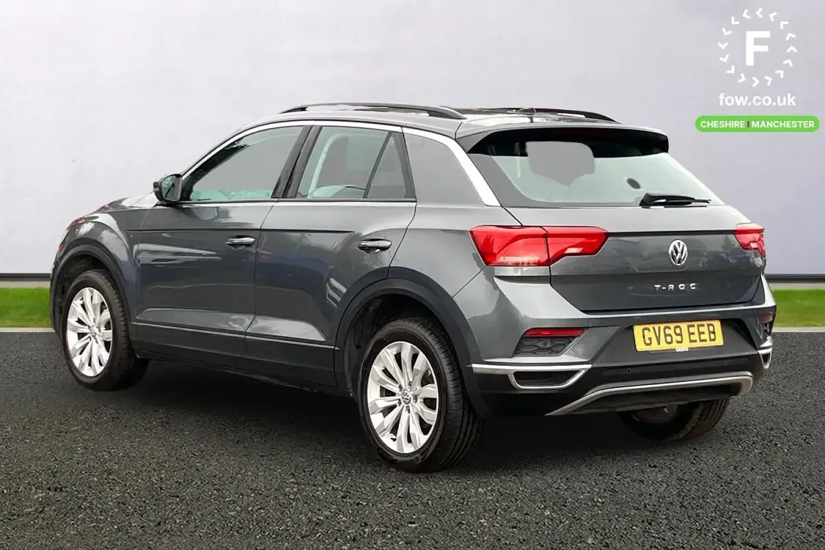 Usado VW T-Roc SE 150 HP (110 kW) 2019 Cinzento SUV