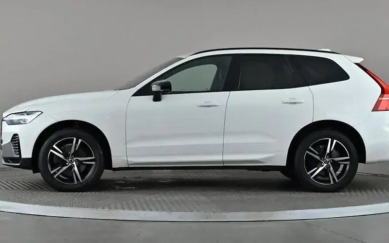 Used Volvo XC60 R-Design 197 HP (144 kW) 2021 White SUV