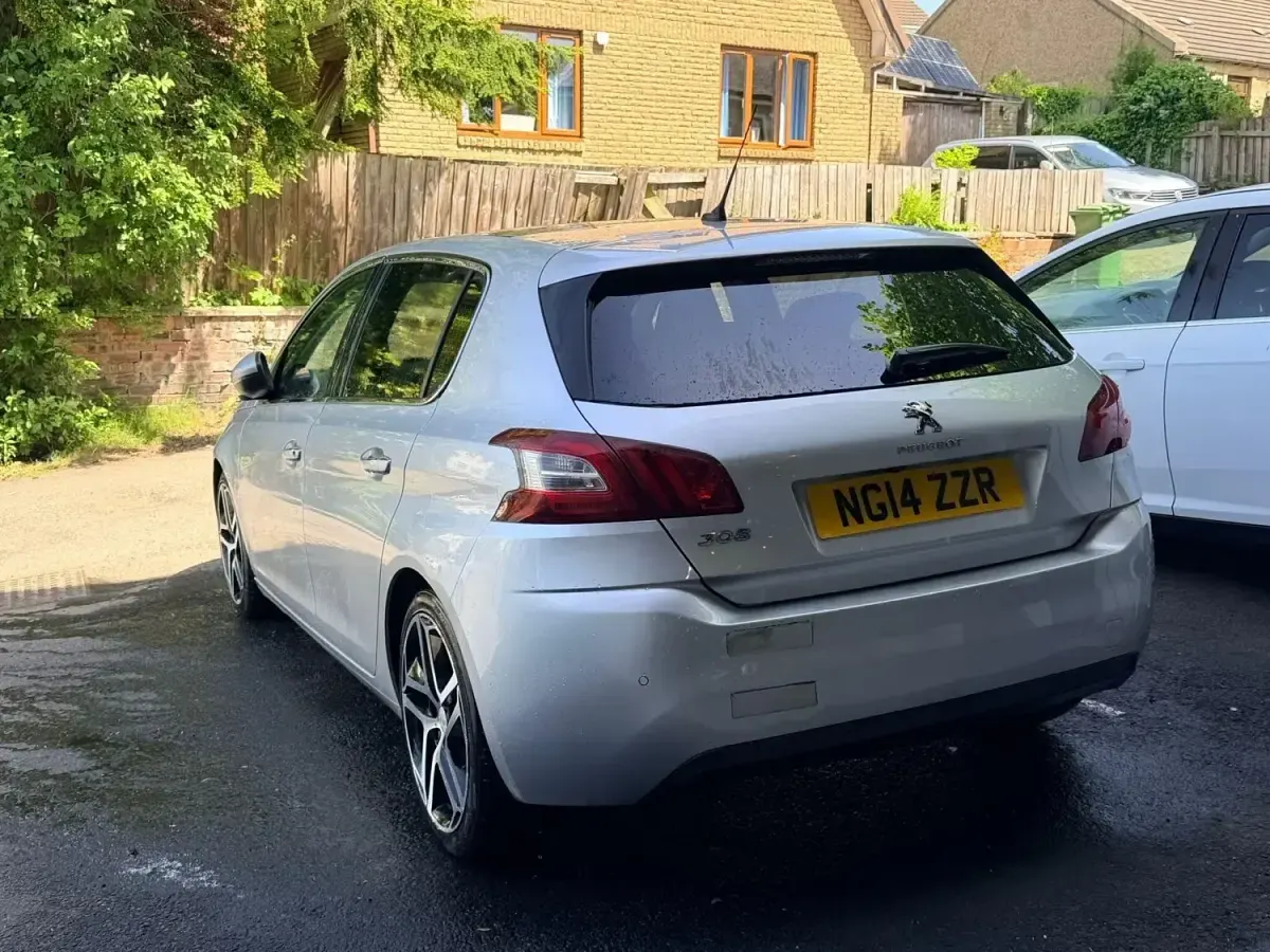 Begagnad Peugeot 308 2014 Silver Halvkombi