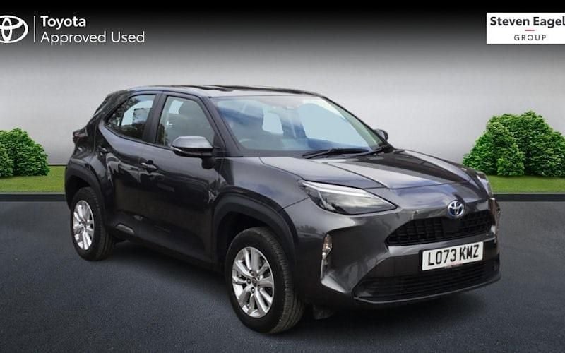 Used 2025 Toyota Yaris Hybrid Estate | £20,028 (Super price) - Image 1/3