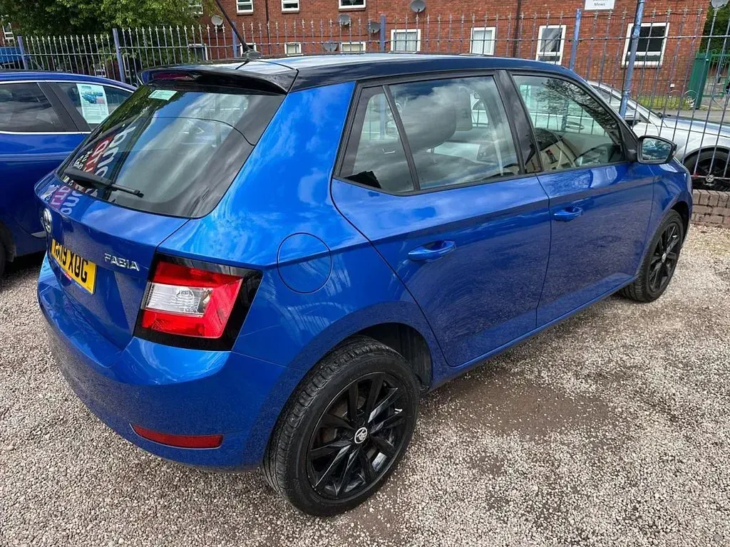 Used Skoda Fabia Colour Edition 75 HP (55 kW) 2019 Blue Hatchback