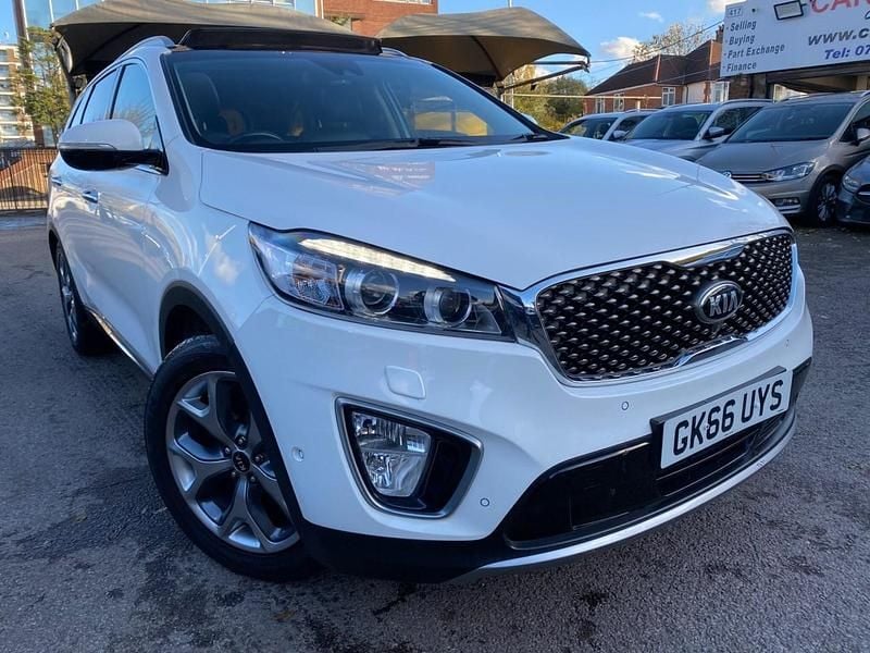 White Used 2016 Kia Sorento SUV | £16,199 (Expensive) - Image 1/4