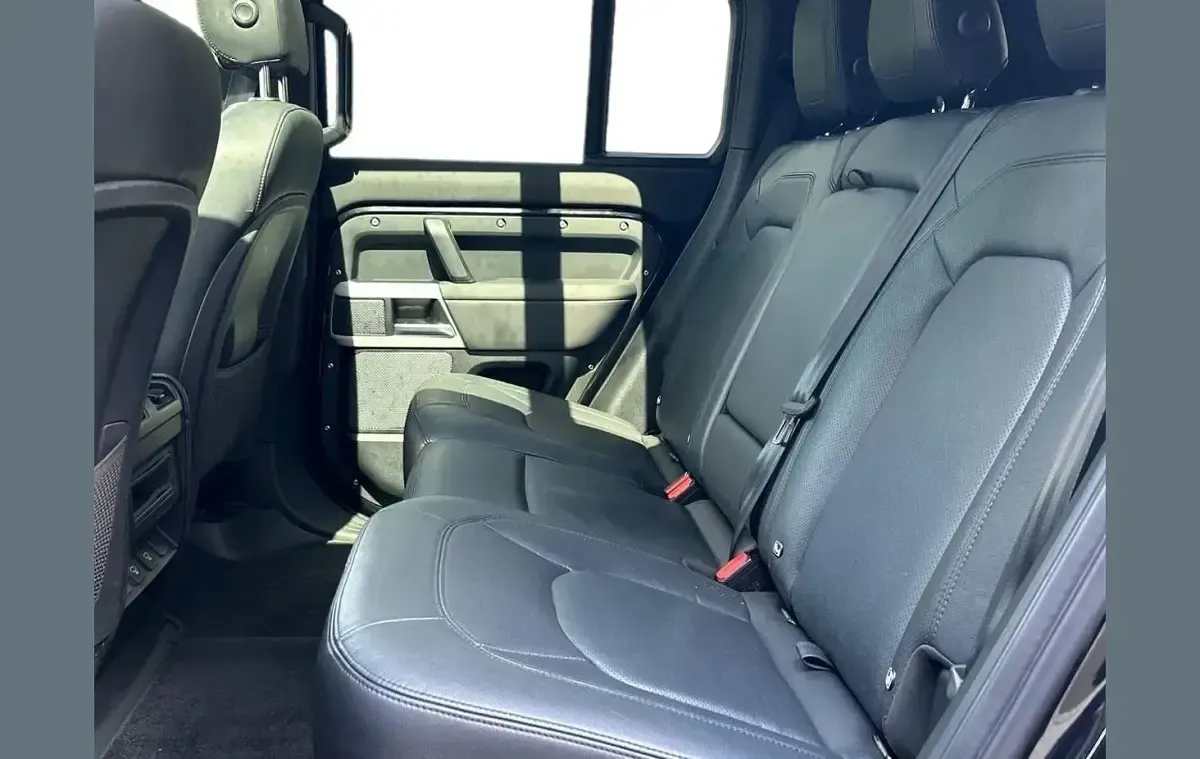 Used Land Rover Defender 245 HP (180 kW) 2024 Black SUV