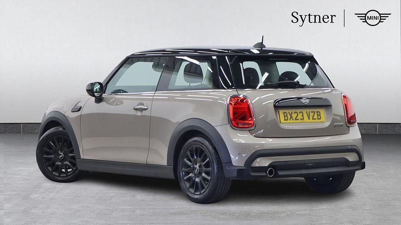 Usado Mini Cooper Classic 134 CV (98 kW) 2023 Gris Utilitario