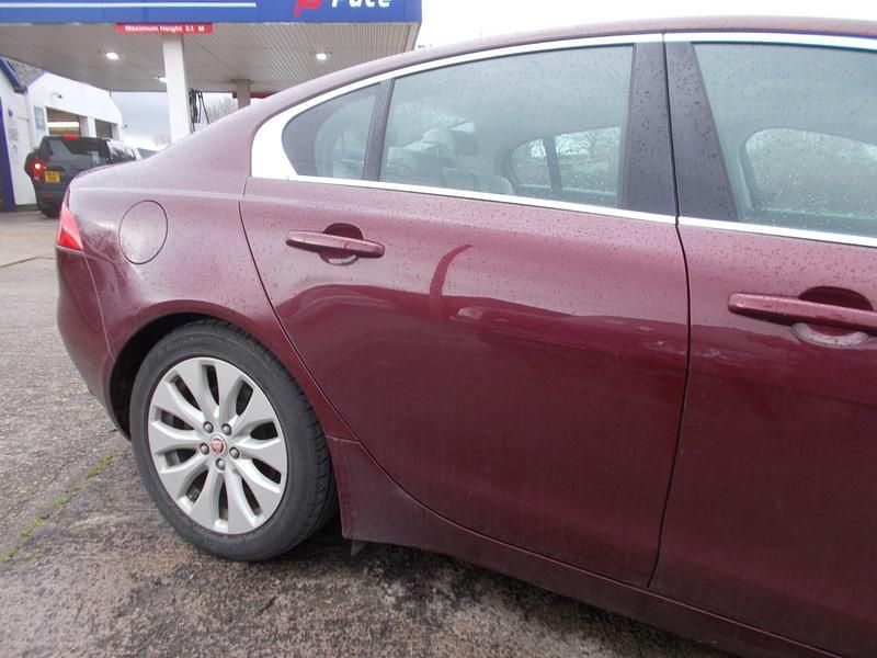 Used Jaguar XE Portfolio 163 HP (119 kW) 2015 Red Sedan